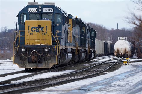 CSX railroad’s 1Q profit jumps 15% on higher rates